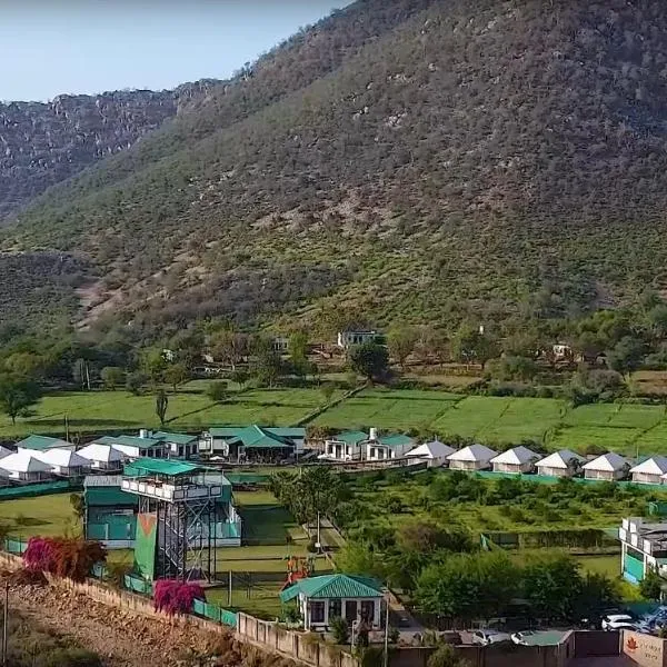 Shivir Aranya - Wilderness Resort, hotel in Mandāora