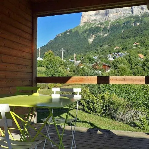 CAMPING ONLYCAMP LES PETITES ROCHES, hotel in Theys