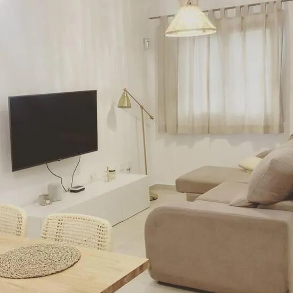 AmuraHouse. Private terrace BBQ. Centric and cosy., Hotel in El Cotillo