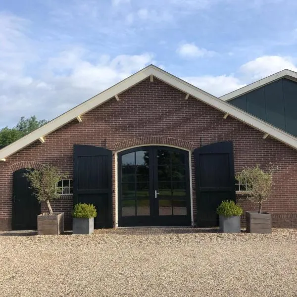 Gastenverblijf op de Prins Hendrik Hoeve in Buren，位于Buren的酒店