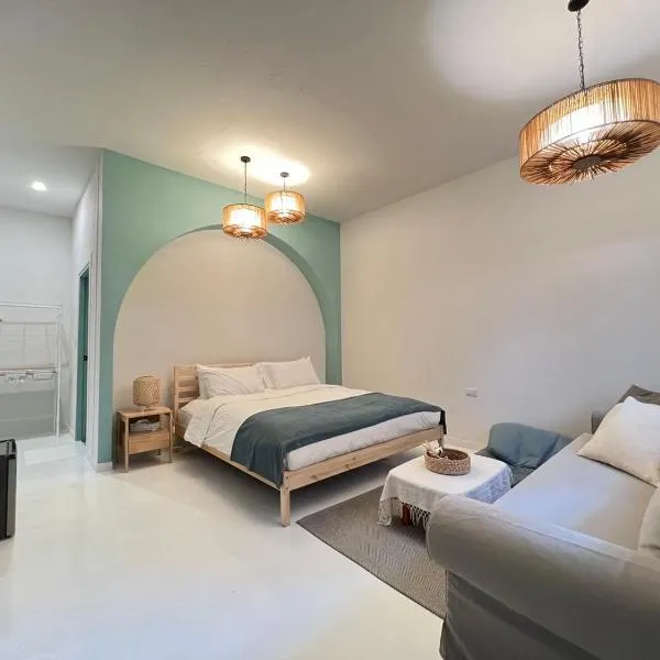 Warm White Hua Hin House, hotel v destinaci Hua Hin