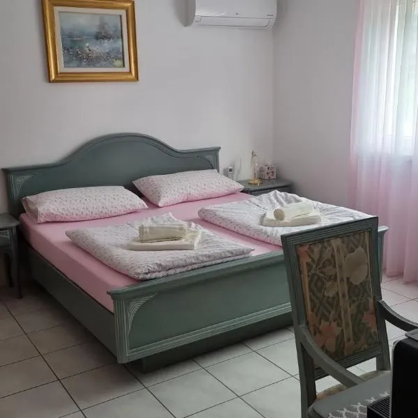 A u r o r a Central Room Climatizzata tra Locarno, Lugano e Bellinzona a 1 minuto FFS, hotel v destinaci Cadenazzo