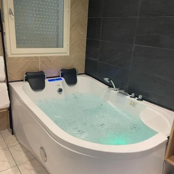 appart spa et mer, hotel v destinácii Bormes-les-Mimosas