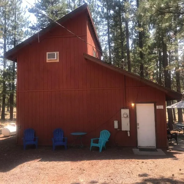 Cheerful 2-Bedroom Cottage Near Eagle Lake, хотел в Сюзънвил