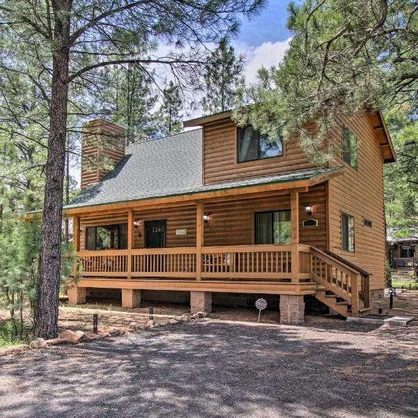2 Mi to Fool Hollow Lake Wooded Cabin with Fire Pit, hotel in Show Low