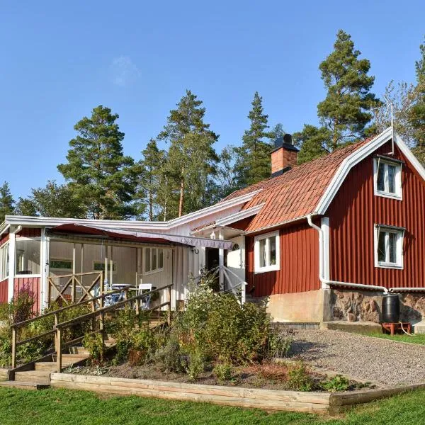 Amazing Home In Hagalund-Mjölby, hotel v destinaci Mjölby
