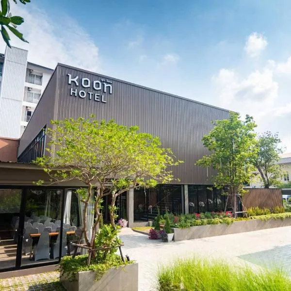 Koon Hotel Sukhumvit، فندق في بانغنا