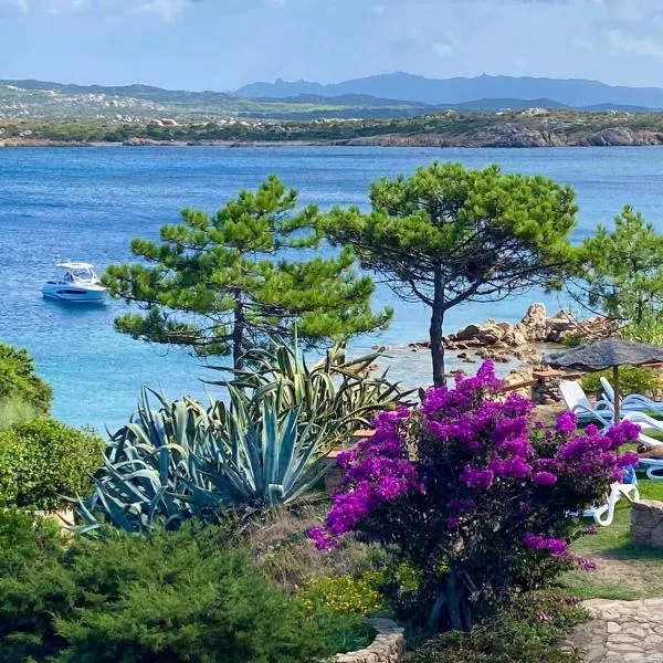 CASA MUGHETTO R5055 WiFi, seafront, private sea access, swimming pool, Hotel in La Maddalena