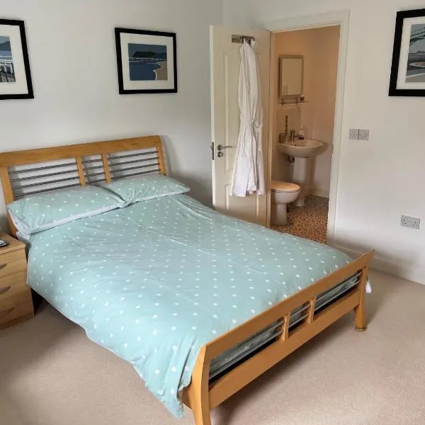 Peterborough, Hampton Vale Lakeside En-Suite Large Double bedroom with great modern facilities, hotel in Holme