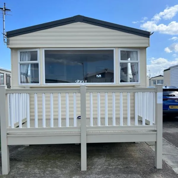 Chris’s caravan, hótel í Abergele