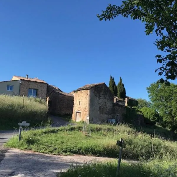 appartement de l'église et du château 2 à 15 personnes, hotel v destinácii Avène