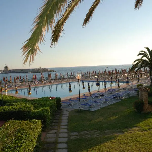 Hotel Baia Del Sole, hotell i Civitavecchia