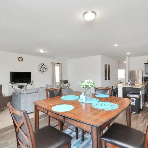CHARMING 4 BEDROOMS BROOKSHIRE/KATY WITH GYM, hotel in Brookshire