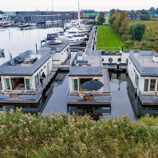 Awesome Ship In Aalsmeer With Lake View, hotel en Aalsmeer