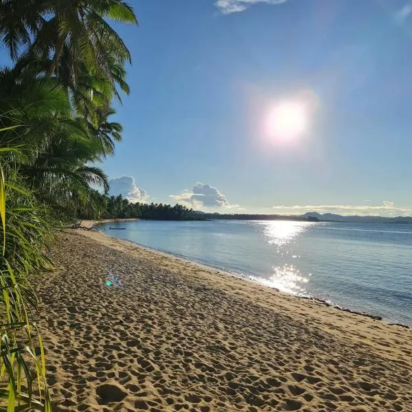 VILLA JUAN - A Beach Front Villa in General Luna Siargao, hotel in Maasin