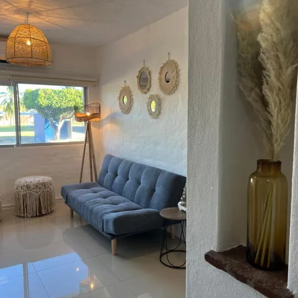 Hermoso condominio con alberca y club de playa!!, hotel in Manzanillo