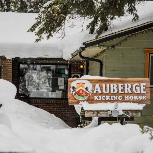 Auberge Kicking Horse Guest House，位于戈尔登的酒店