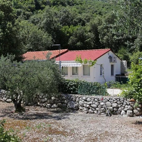 Seaside holiday house Cove Vela Prapratna (Peljesac) - 9486, hotel u gradu Oskorušno