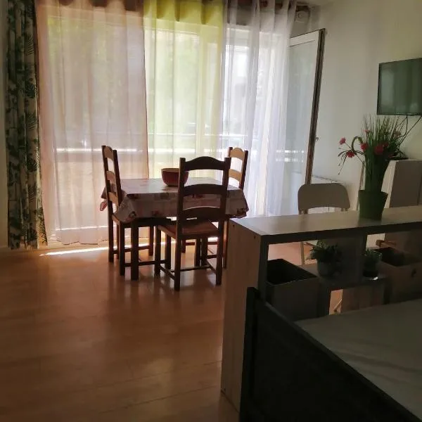 KIEVAILLE โรงแรมในเปลเซียร์