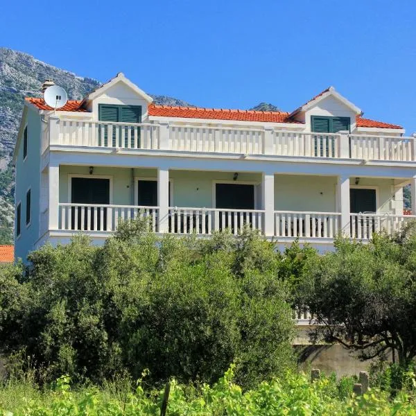 Apartments with parking space Orebic, Peljesac - 10157, отель в Оребиче