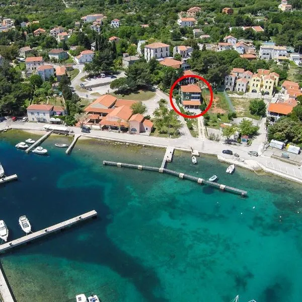 Apartments and rooms by the sea Nerezine, Losinj - 11815, hotel v mestu Nerezine