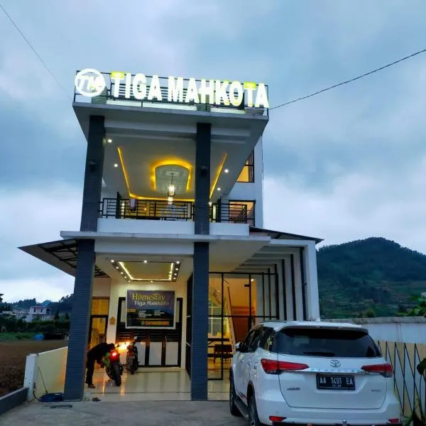 Tiga Mahkota homestay, hotel v destinaci Diyeng