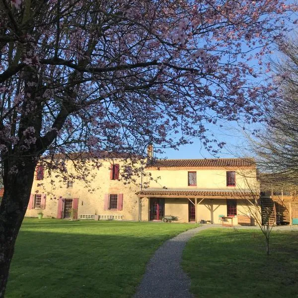 LA CHARMILLE Gîte et Chambre d'hôtes, hotel en Saint-Sulpice-le-Verdon