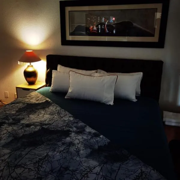 Galaxy Sleep And Go Rooms Goodwood, hotel in Kaapstad