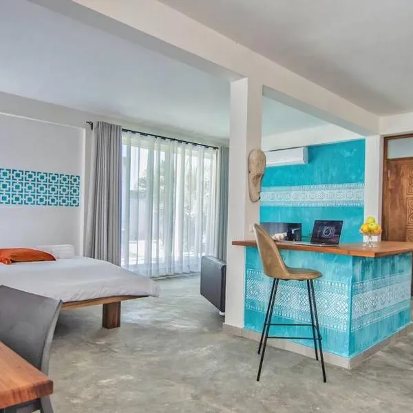 Contemporary Private Studio with Pool and Kitchen, hotel v destinaci Beira