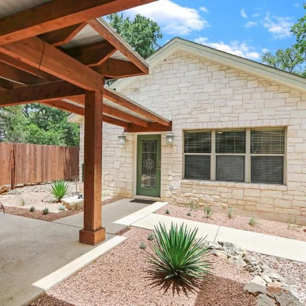 Three Sisters - Casita 2, hotel in Wimberley