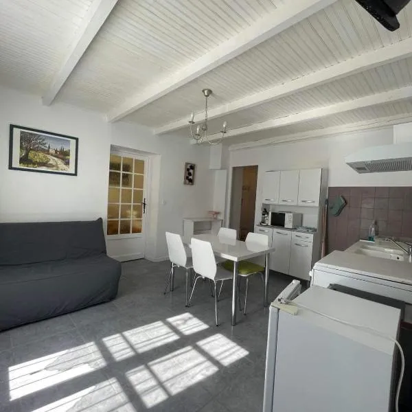 meublé 40m2 classé 2 étoiles. Lumineux les Mées 04190, khách sạn ở Les Mées