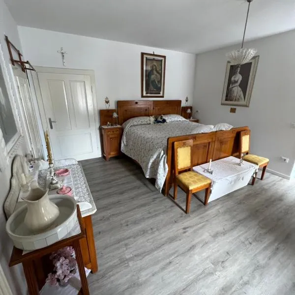 Palazzo Cervesato: Camera Regina Margherita, hotel v destinácii Santo Stefano di Cadore