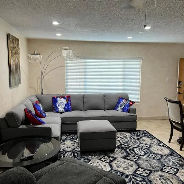 Lovely Berryman Ave Apartment