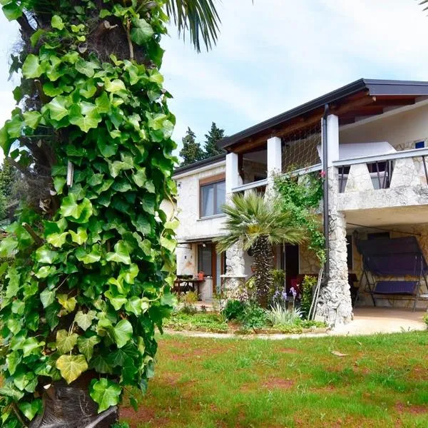 Apartment Savudrija 13589a, hotel in Savudrija