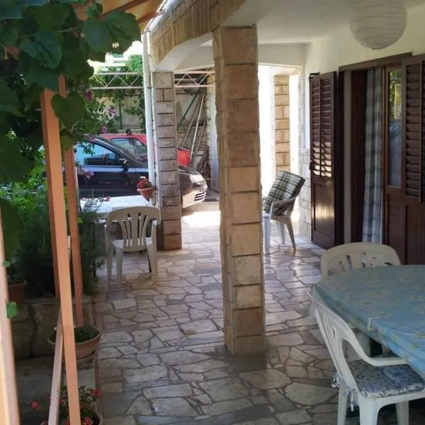 Apartments with parking space Rukavac, Vis - 13337, hotel i Vis