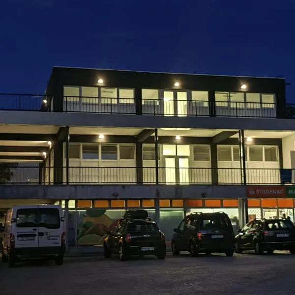 Hostel Potpican, hotel u gradu 'Potpićan'