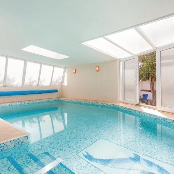 Luksuzna villa sa privatnim unutarnjim bazenom Villa Garden, hotel en Podstrana