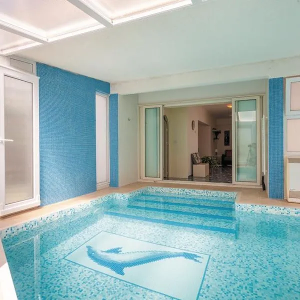 Luksuzna villa sa privatnim unutarnjim bazenom Villa Garden, hotel em Podstrana