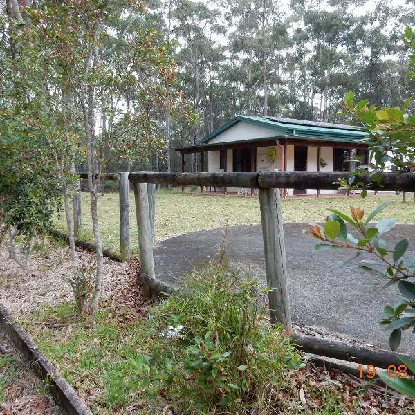 Self-contained Cabin 10 min to Huskisson, hotel a Bewong