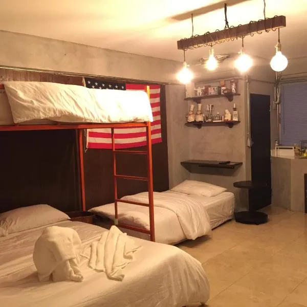Renovated Loft Style Condo, hotel in Bangkok