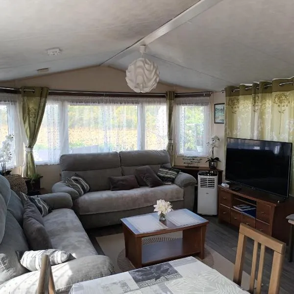 La Chanterie Agréable Mobil-Home Résidentiel Normand, hotel v destinaci Saint-Pair-sur-Mer