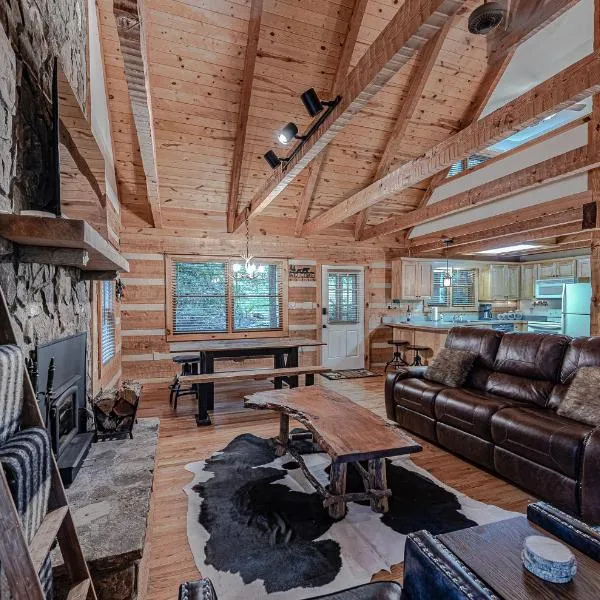 Bear Pause Cabin 3 BR/3BA Amazing view of the Lake, hotel in Seven Devils