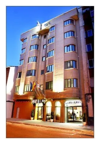 Hotel Alisi, hotel v destinaci Aranda de Duero