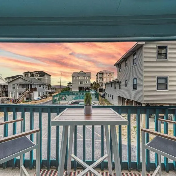 Hang Ten Hideaway, pool, Condo, Parking, payment due upon booking Host will reach out once you book, hotel a Carolina Beach