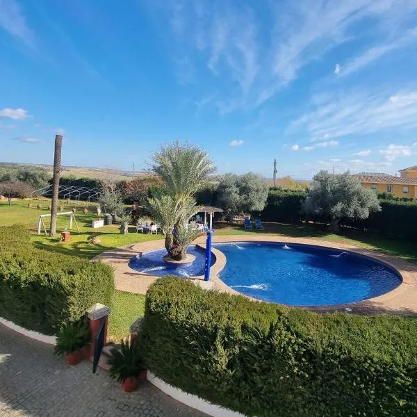 Finca Rural La Cañera Alojamiento entero de 10mil m2, hotel en Sevilla