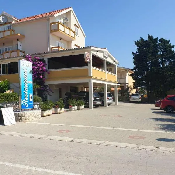 Apartments with a parking space Vrsi - Mulo, Zadar - 3276, hotel in Vrsi