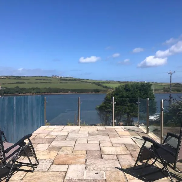 Centrally located coastal townhouse Belmullet, hotel v destinácii Belmullet