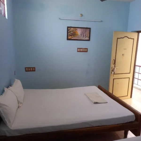 Parisha Residency- Temple Side Hotel, hotell i Kurinjippādi