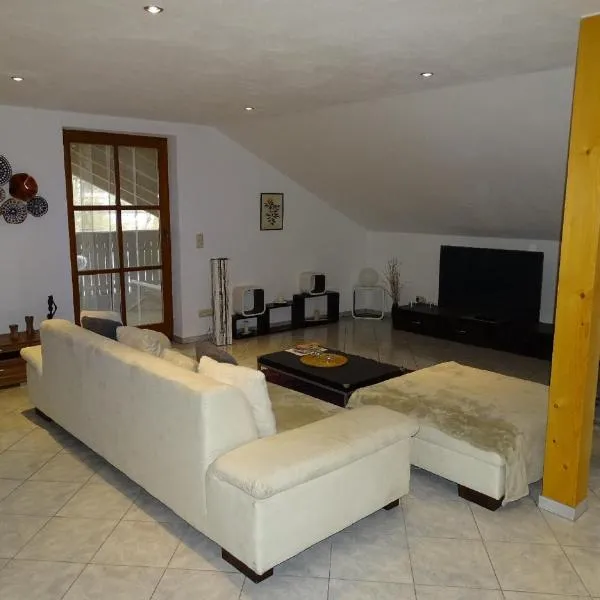 Ferienwohnung Waldweg, hotel v destinaci Grafenwiesen