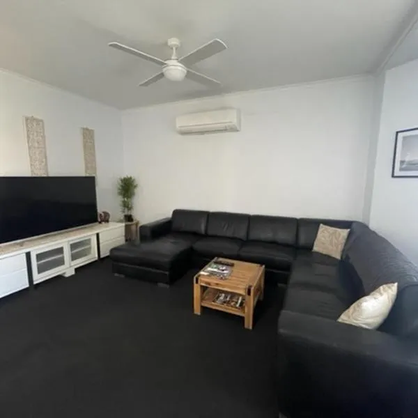 South Hedland 3x1 Comfy and Spacious Accommodation.: South Hedland şehrinde bir otel
